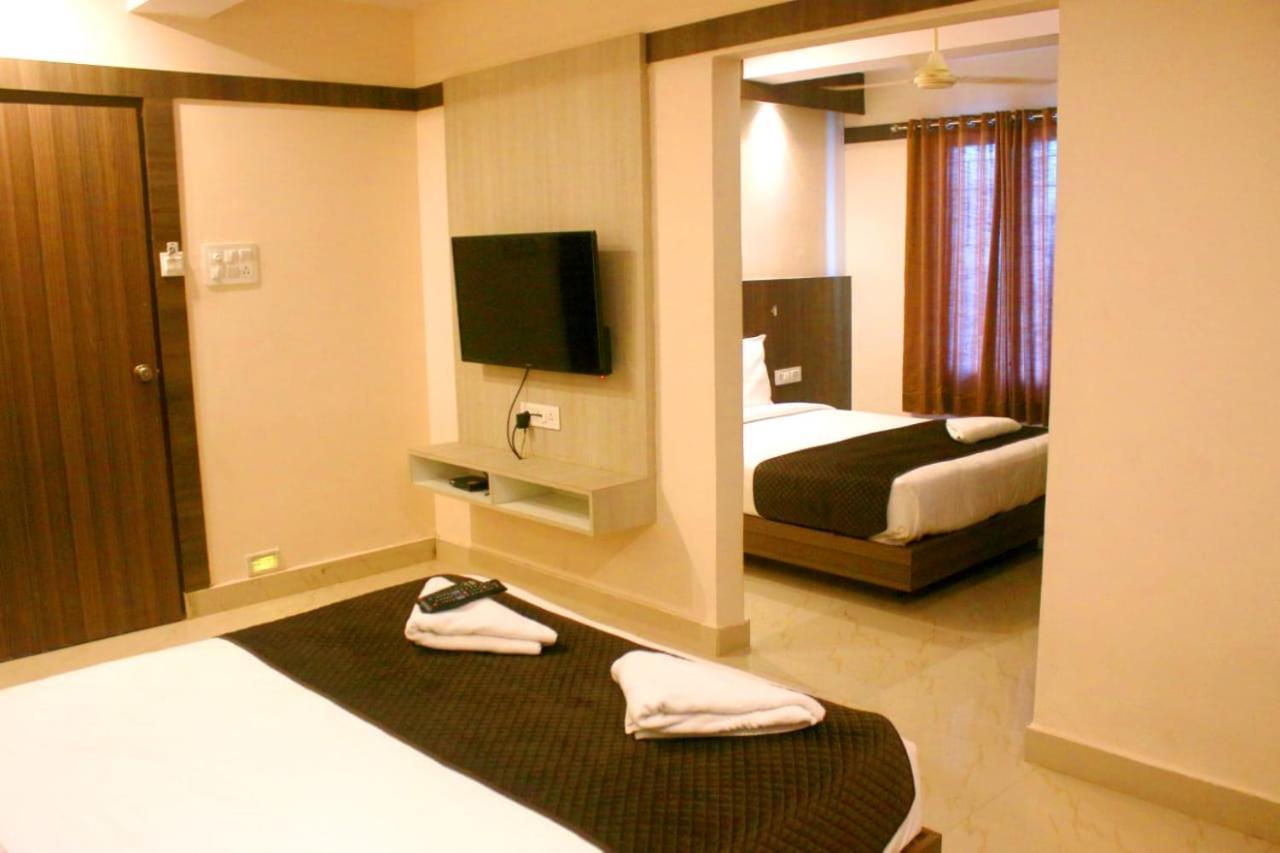 Hotel Sakura Inn Hosūr Buitenkant foto