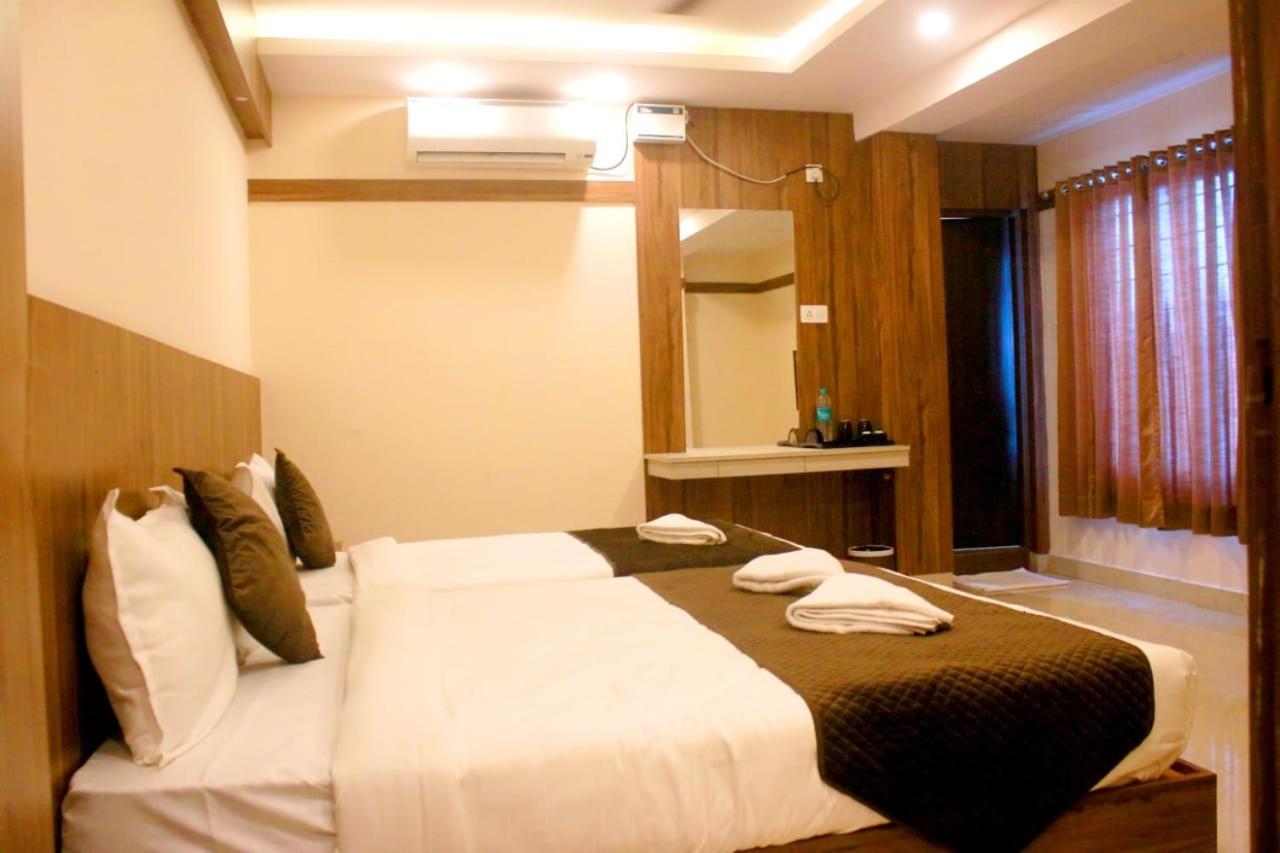 Hotel Sakura Inn Hosūr Buitenkant foto