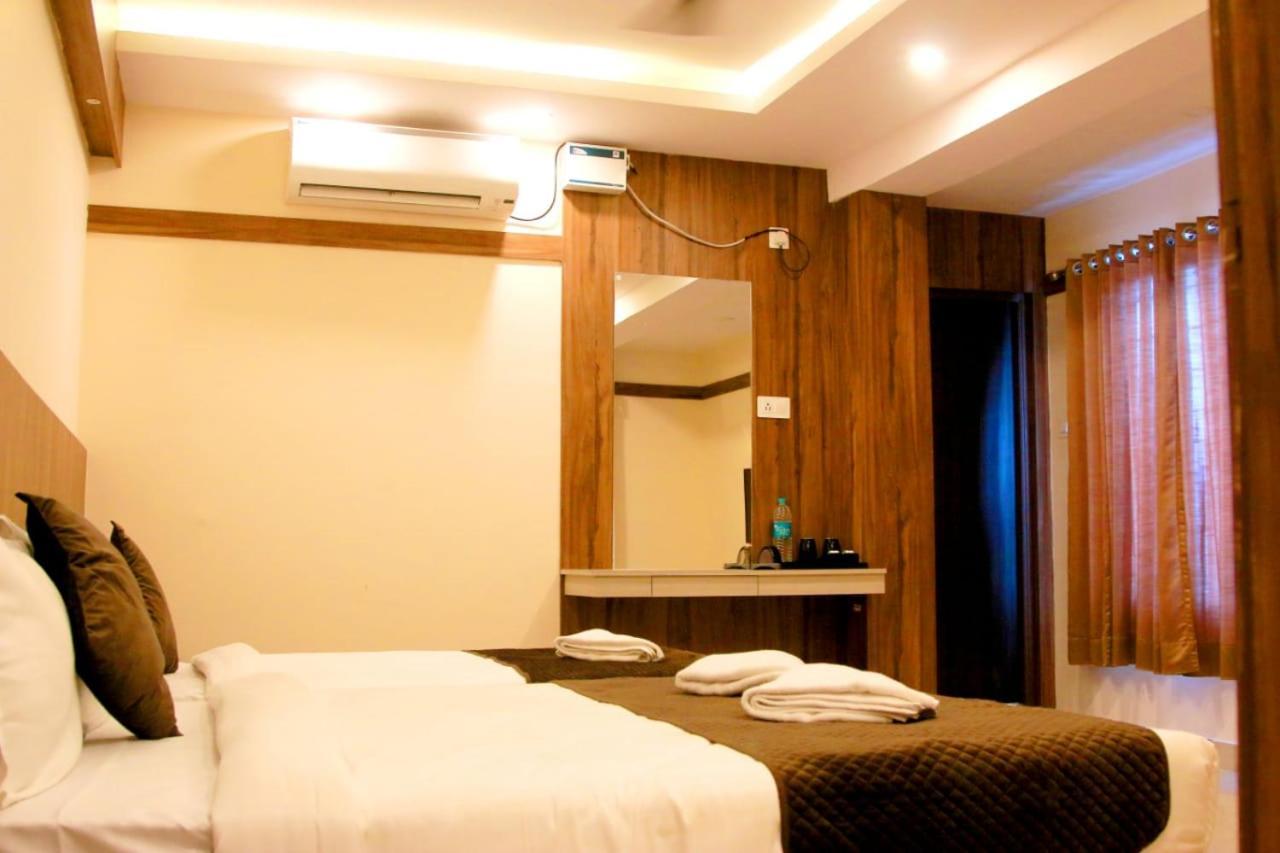 Hotel Sakura Inn Hosūr Buitenkant foto