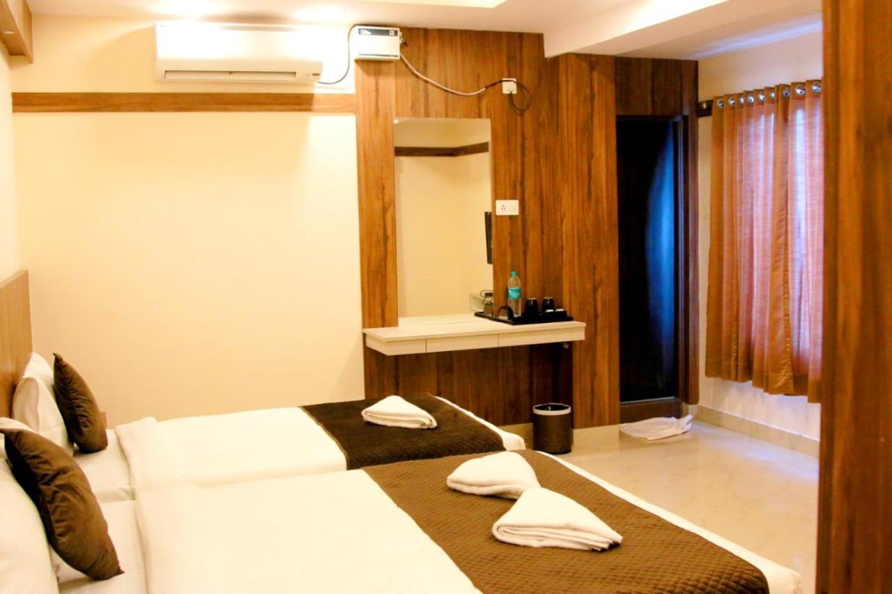 Hotel Sakura Inn Hosūr Buitenkant foto