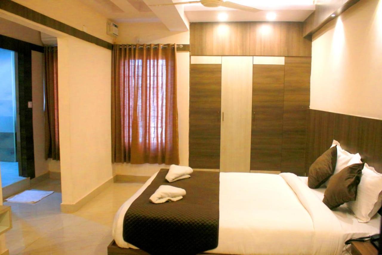 Hotel Sakura Inn Hosūr Buitenkant foto
