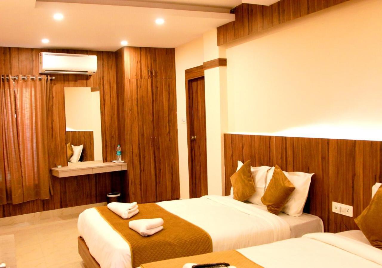 Hotel Sakura Inn Hosūr Buitenkant foto